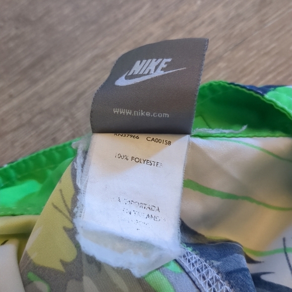 Nike Swim Shorts Men's 32 Green and Blue Beach Surfer Board Vacation Pocket - Picture 8 of 9